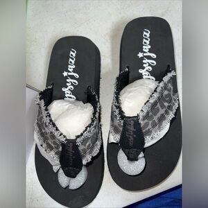 NEW Gypsy Jazz Women’s Encore Grey Leopard Sandal